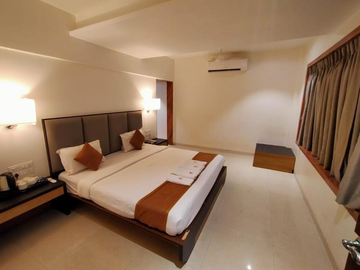 Abhishek Beach Resort And Spa Ganpatipule Bagian luar foto