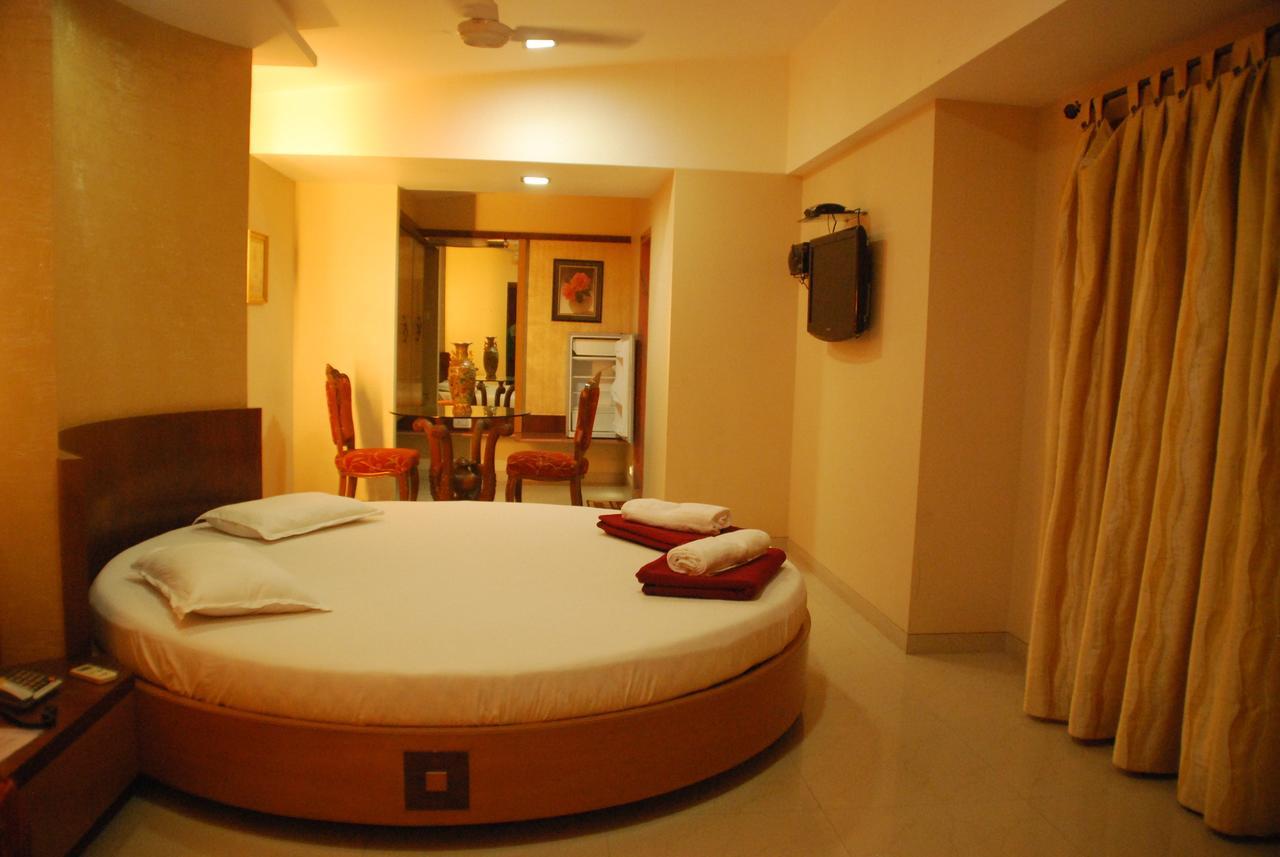 Abhishek Beach Resort And Spa Ganpatipule Bagian luar foto