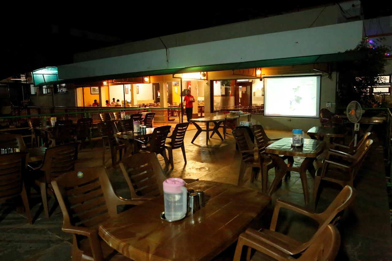 Abhishek Beach Resort And Spa Ganpatipule Bagian luar foto