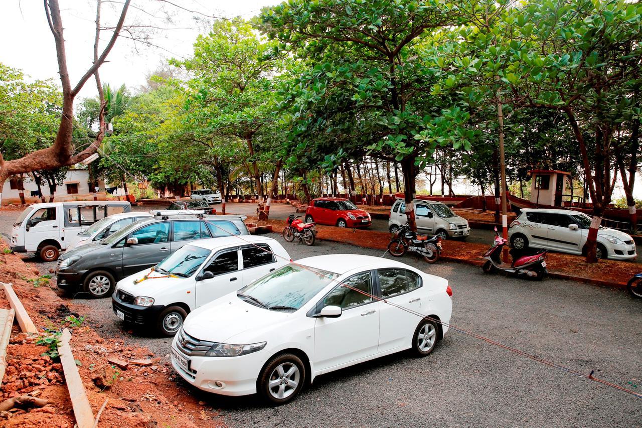 Abhishek Beach Resort And Spa Ganpatipule Bagian luar foto