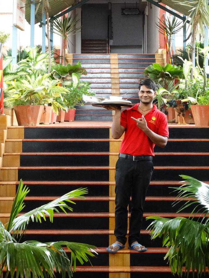 Abhishek Beach Resort And Spa Ganpatipule Bagian luar foto
