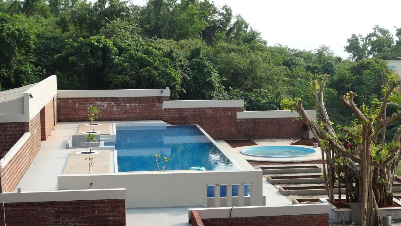 Abhishek Beach Resort And Spa Ganpatipule Bagian luar foto