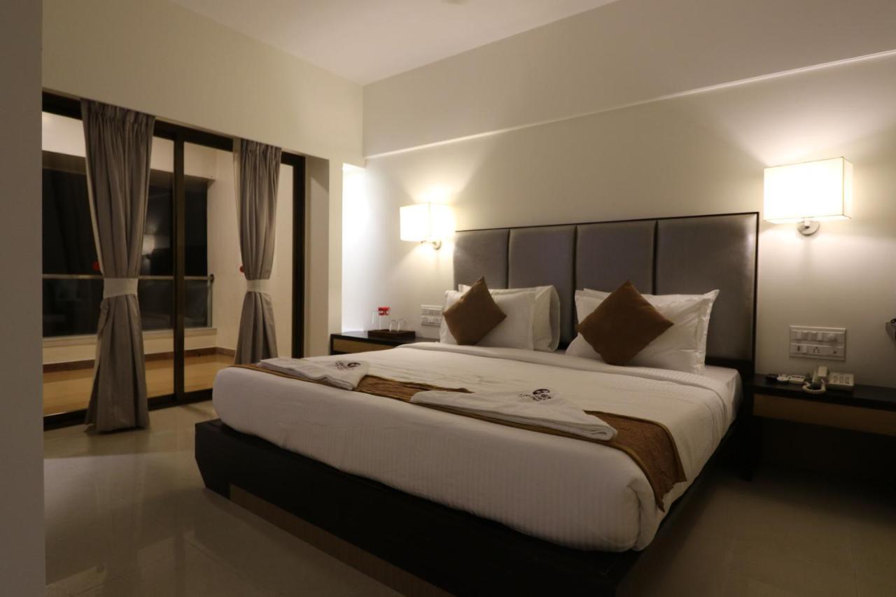 Abhishek Beach Resort And Spa Ganpatipule Bagian luar foto