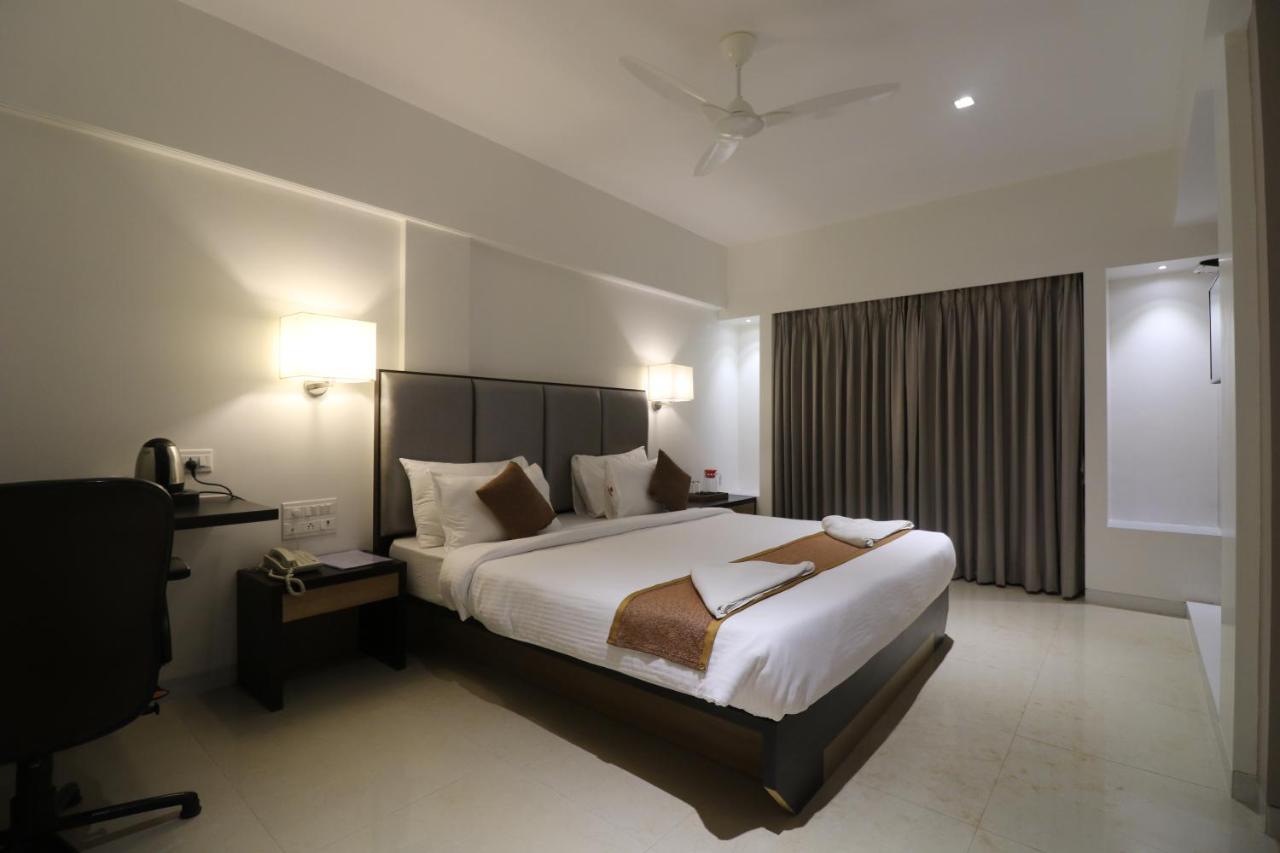 Abhishek Beach Resort And Spa Ganpatipule Bagian luar foto