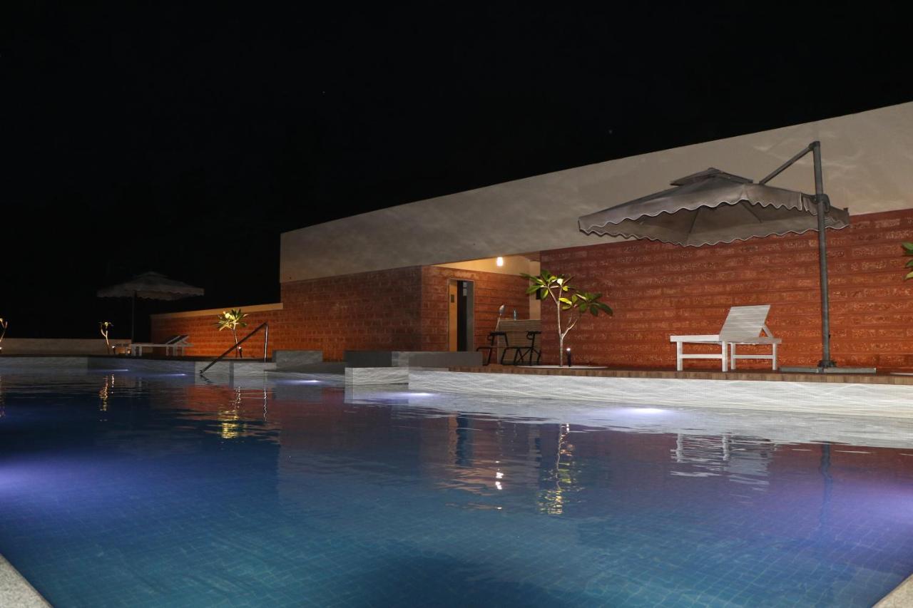 Abhishek Beach Resort And Spa Ganpatipule Bagian luar foto