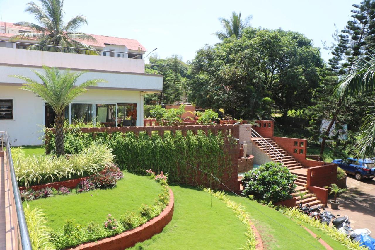 Abhishek Beach Resort And Spa Ganpatipule Bagian luar foto