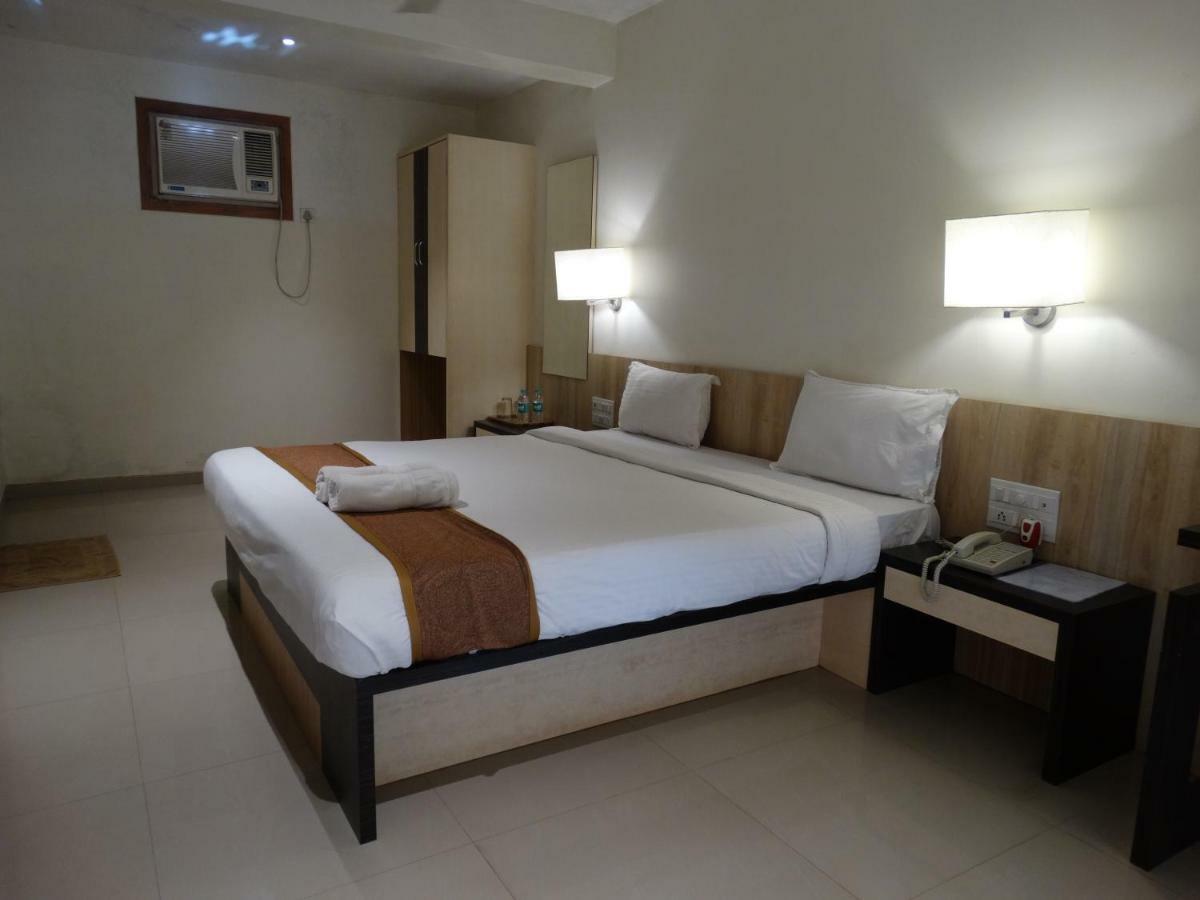 Abhishek Beach Resort And Spa Ganpatipule Bagian luar foto