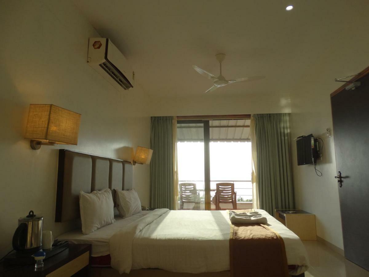 Abhishek Beach Resort And Spa Ganpatipule Bagian luar foto