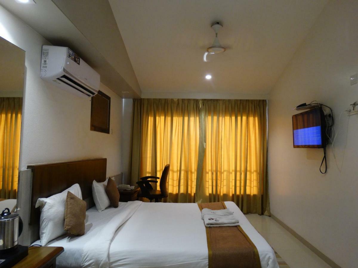 Abhishek Beach Resort And Spa Ganpatipule Bagian luar foto