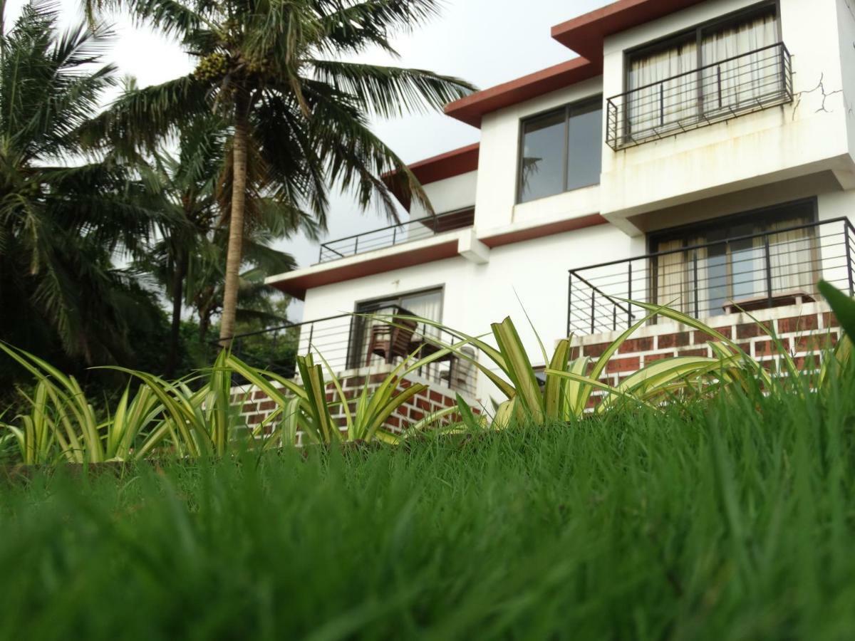 Abhishek Beach Resort And Spa Ganpatipule Bagian luar foto